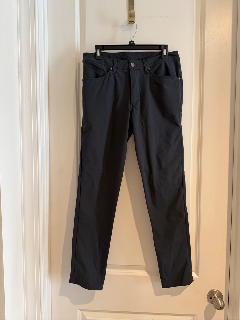 Lululemon dark grey ABC men’s pants with Warpstreme fabric